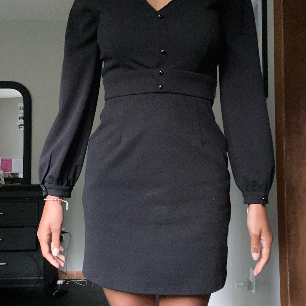 Black Sheath Dress with Bishop Sleeves and V-Neck